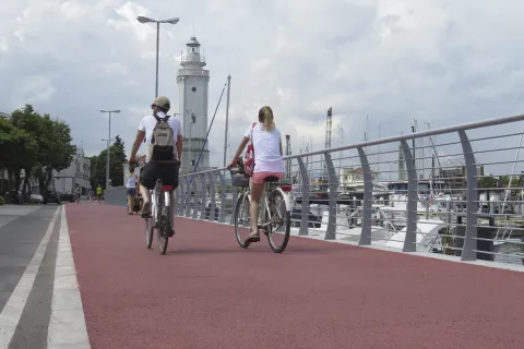 pista_ciclabile_destra_del_portoi2.png
