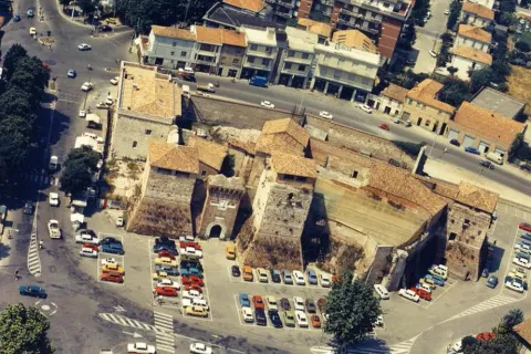 progetto_piazza_malatesta_-_foto_storiche_02_-_anni_80.jpg