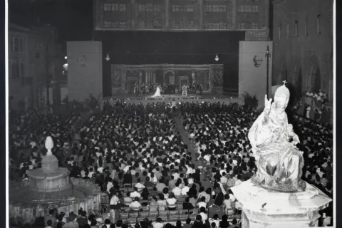 re-13-18404.jpg
