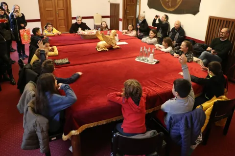 ricevuti_dal_sindaco_in_sala_giunta_i_bambini_della_scuola_primaria_lambruschini_3.jpg