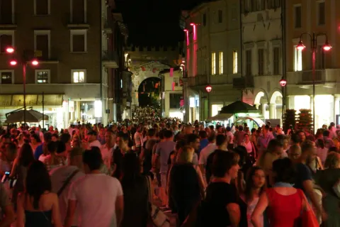rimini_shopping_night_05.jpg