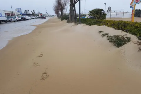 sabbia_sul_lungomare_01.jpg