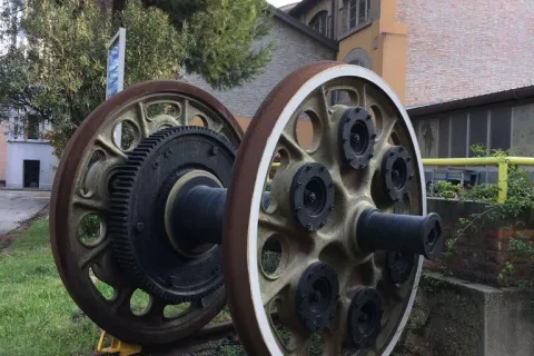 sala_montata_prima_del_trasferimento_sulla_rotonda.jpg