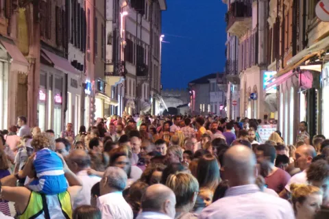 shoppingnight_2.jpg