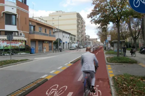 sicuri_in_bici_-_pista_ciclabile_via_xx_settembre_dopo_01.jpg