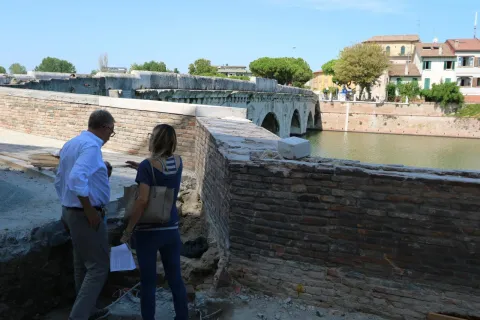sopralluogo_lapide_tiberio_4_08.jpg
