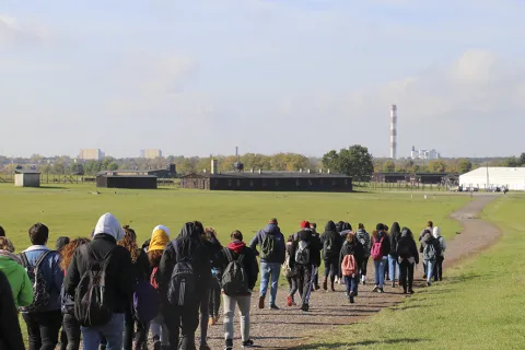 studenti_di_rimini_nel_viaggio_memoria_al_campo_di_conc_e_sterminio_di_majdanek-ott_2019-1.png