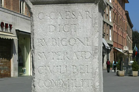 suggestum_caesaris-orizontal.jpg