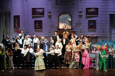 traviata_foto_corale.jpg