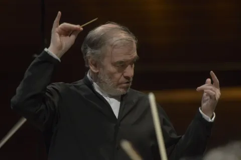 valery_gergiev_by_valentin_baranovsky_-r_state_academic_mariinsky_theatre_3.jpg