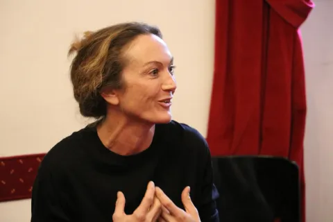 vanessa_beecroft_2.jpg