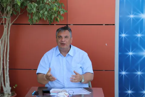 vi_vogliamo_bene_la_conf_stampa_ale_befane_shopping_centre3.jpg
