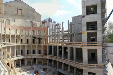 viaggio_nel_cantiere_teatro_galli_05.jpg