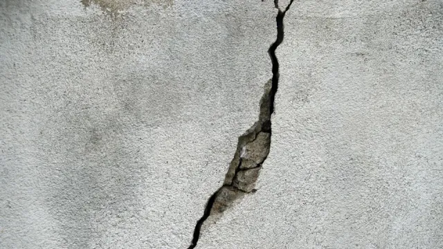 crepa nel muro