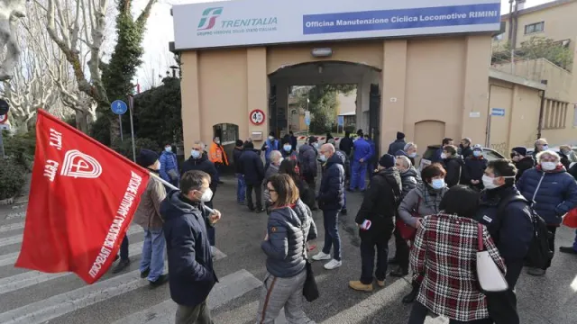 protesta operai Trenitalia