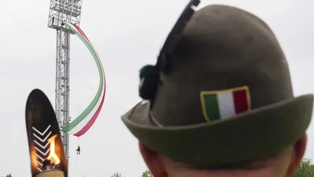 cappello con la penna