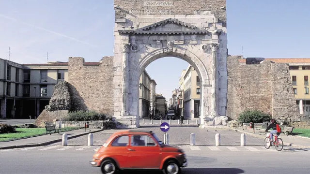 foto arco augusto