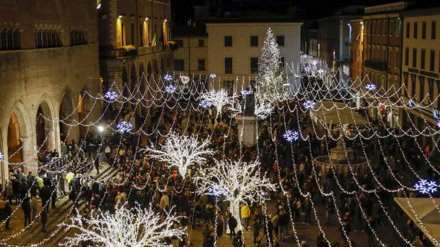 Rimini accende le luci sul Natale