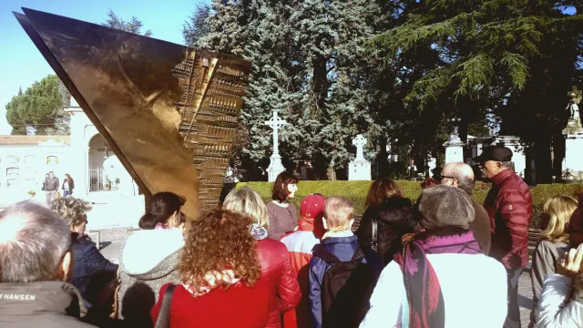 Monumento a Fellini di Arnaldo Pomodoro