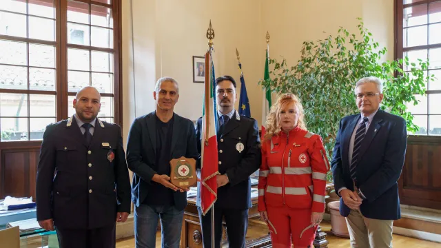 medaglia della gentilezza alla polizia locale
