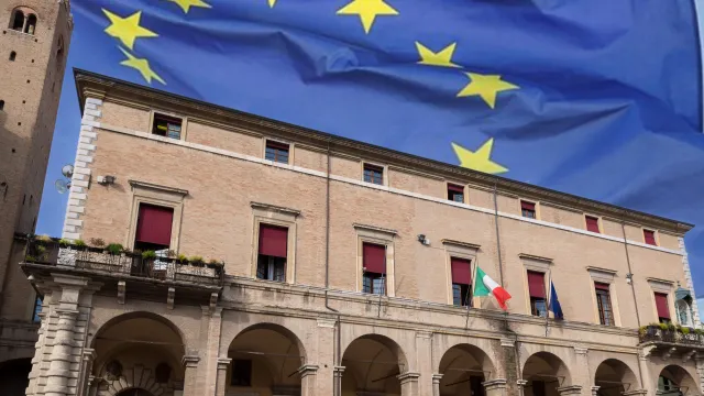 comune di rimini e bandiera europea