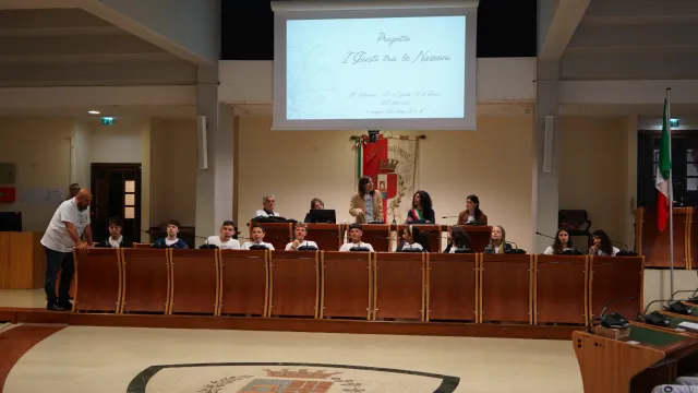 Nella sala del Consiglio comunale gli studenti di Miramare hanno animato l’evento conclusivo del percorso "I Giusti tra le Nazioni"