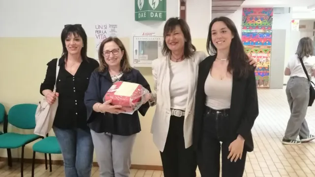 la figlia e la nipote della signora montemaggi insieme a lorella camporesi e mariangela maestri.jpeg