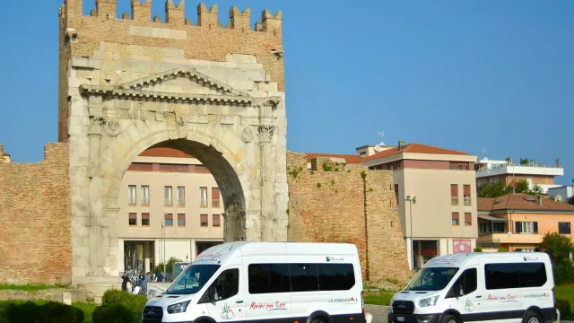La Romagnola cooperativa sociale Rimini - foto mezzi Arco Augusto.jpg