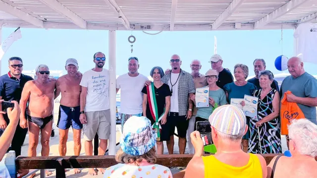 Premiazione spiaggia 121 con Assessore Montini e Joseph Nenci