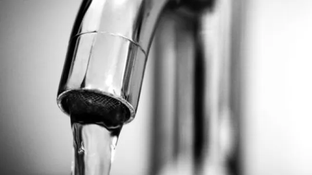 rubinetto e acqua