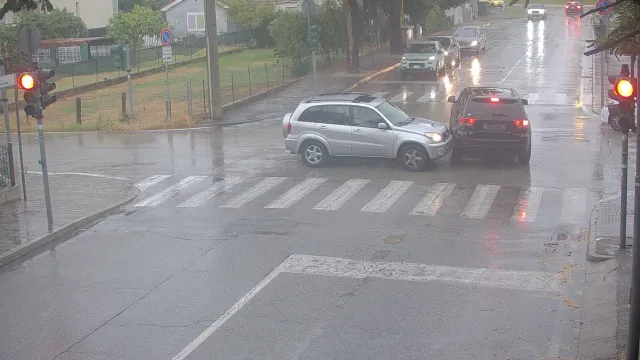 Incidente con passaggio semaforo rosso