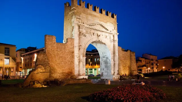 arco di augusto fotodigilbertourbinati.jpg