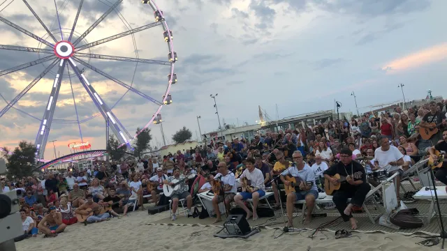 spiaggia libera tutti, 100 guitar