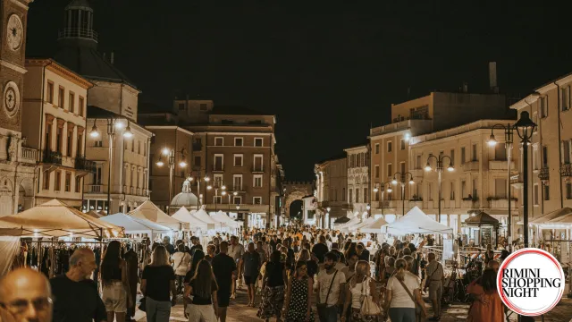 rimini shopping night