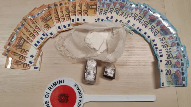 sequestro droga vigili rimini