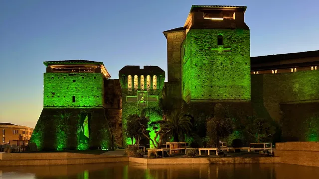 Castel Sismondo illuminato di verde