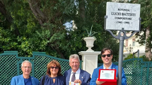 Una nuova targa dedicata a Lucio Battisti