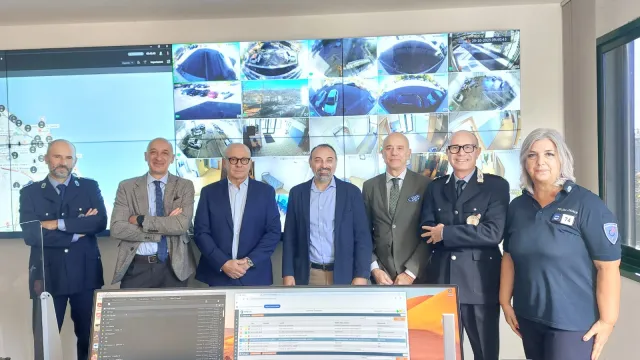 visita vertici di confcommercio alla Cemtrale Radio della Polizia Locale