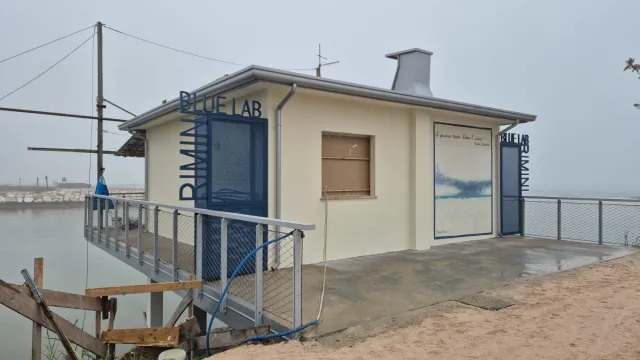 Capanno da pesca alla foce del Marecchia