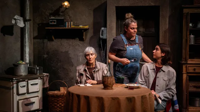 Misurare il salto delle rane_(foto di scena Andrea Morgillo)