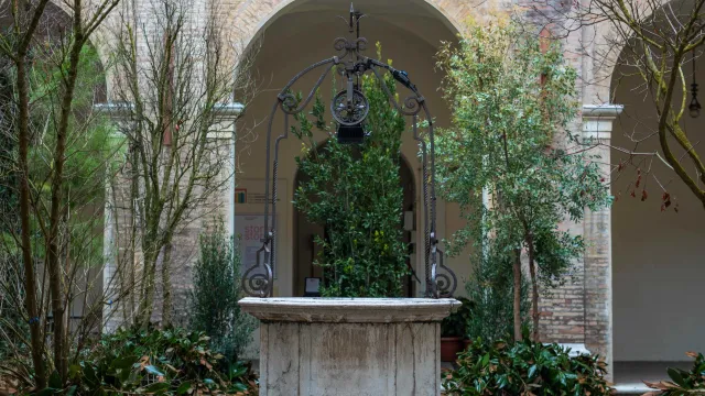 landing art per il cortile della Biblioteca Gambalunga