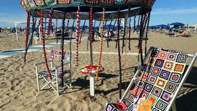 Dall'uncinetto nella sede di quartiere alla spiaggia: il progetto del Nodo territoriale di salute sbarca al bagno 133 Giorgio