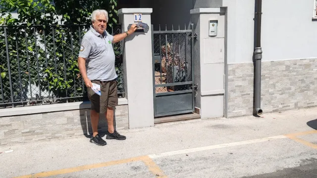 Distribuzione Volantino con le informazioni della visita del Santo Padre a Rimini