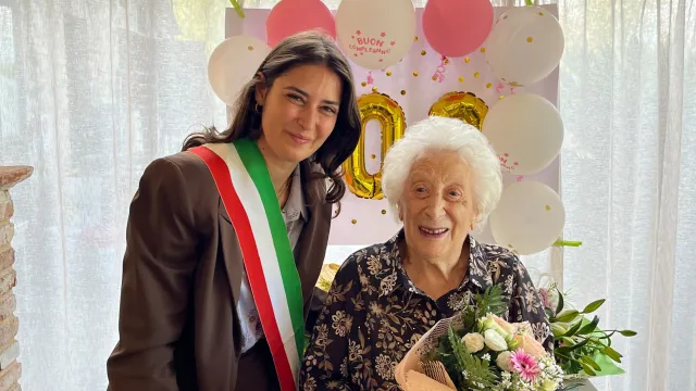 Assessora Farncesca Mattei e la centanaria nonna Edi