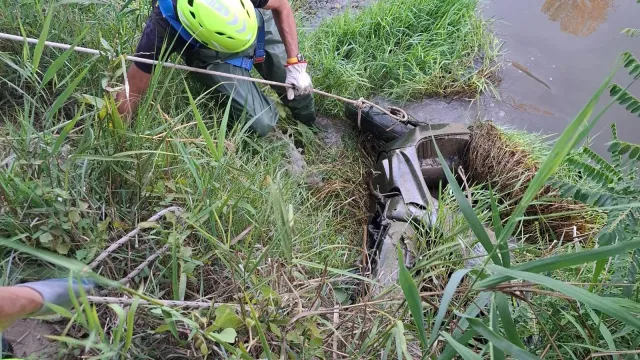 Recupero motociclo nel fiume Marecchia