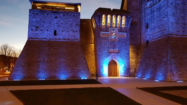 castelsismondo_blu_1_0.jpg