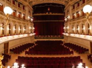 Teatro Amintore Galli interno