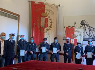 gli agenti di polizia locale premiati