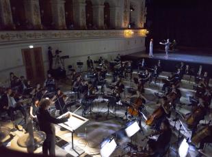 Ieri sera al Teatro Galli l’emozionante debutto del nuovo allestimento di “Aroldo”. Domenica 29 agosto la replica, in piazza Cavour il maxischermo