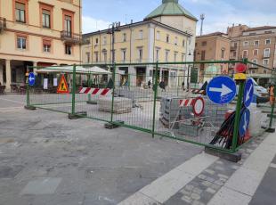 Manutenzione della pavimentazione di piazza Tre Martiri